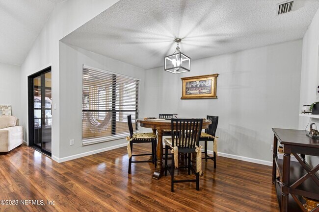 Building Photo - 9126 Trevi Cir W