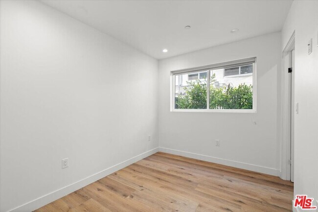 Building Photo - 841 N McCadden Pl