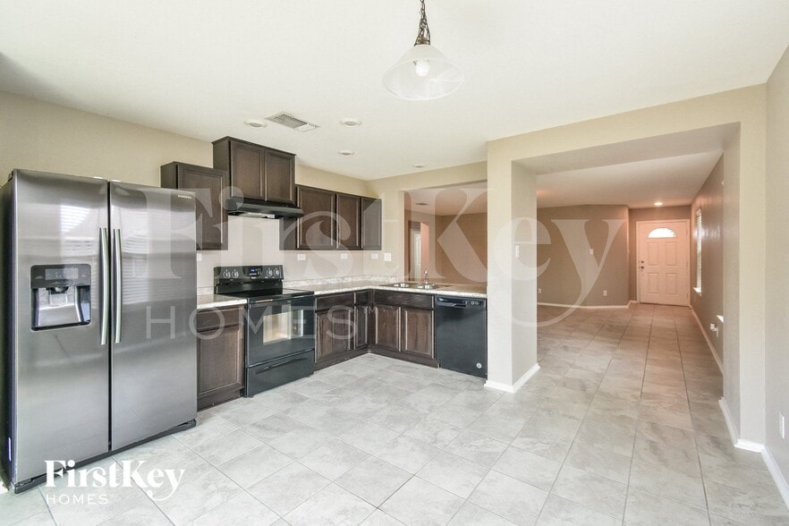 Building Photo - 8414 Piedras Crk