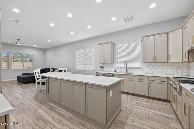 Building Photo - 20194 E Raven Dr