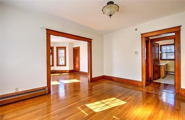 Building Photo - 910 Hope St