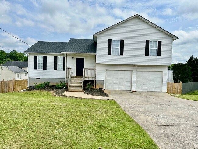 Building Photo - Villa Rica Rental