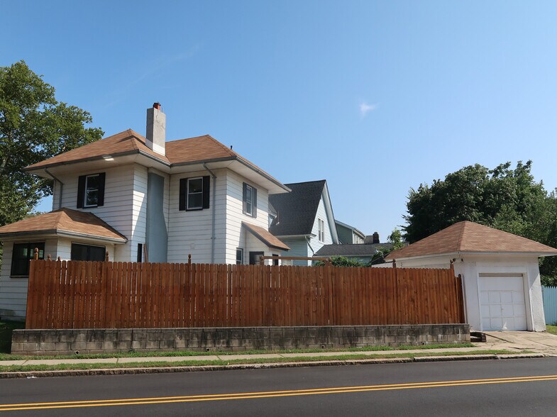 Building Photo - 1286 Oakwood Ave