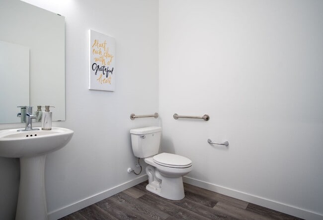 Building Photo - Modern 3BR/3.5BA Townhouse with Rooftop Views in Yesler Terrace