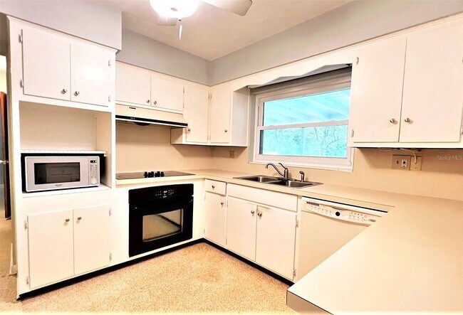 Building Photo - 1001 Brookside Dr