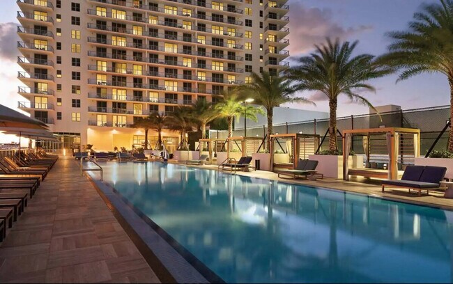 Building Photo - 4010 S Ocean Dr