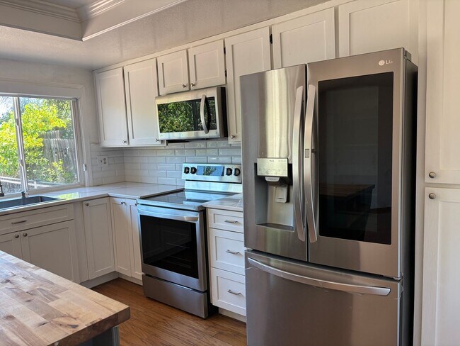 Building Photo - Move-In Ready Home with Remodeled Kitchen and Baths