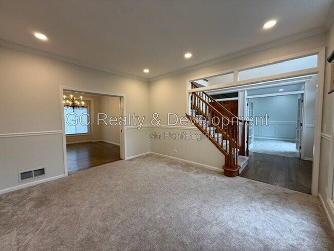 Building Photo - 882 Clarendon Ln