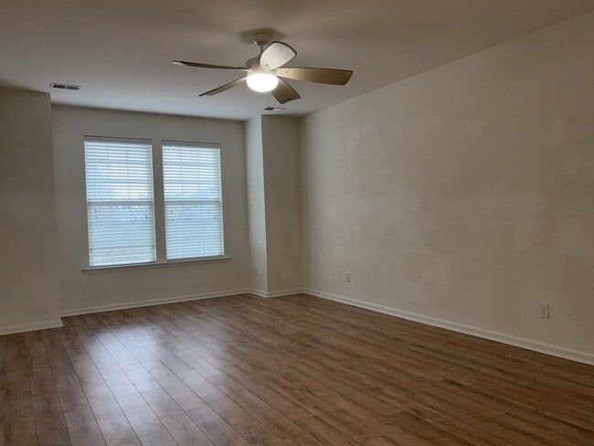 Building Photo - 3084 Adventure Way