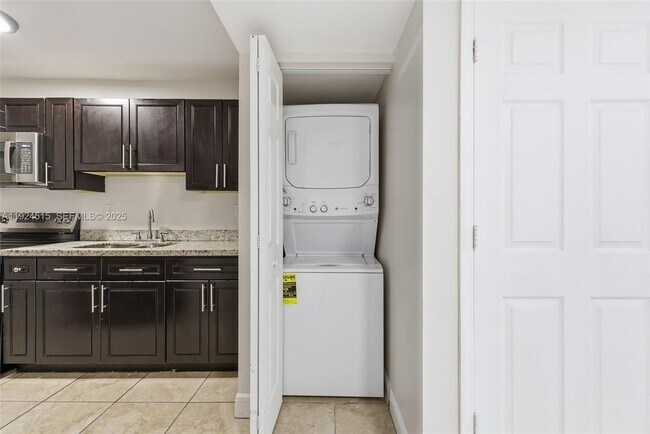 Building Photo - 1977 NW 5th Pl