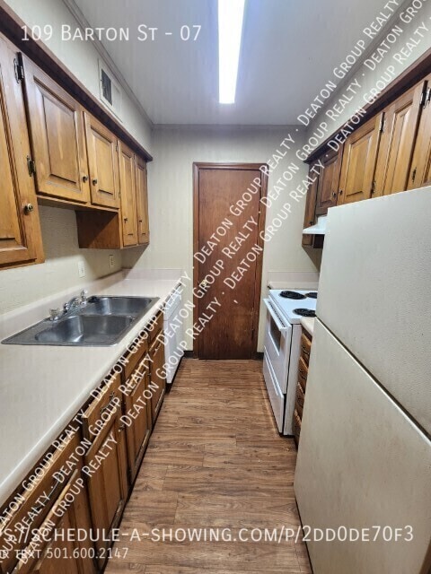 Building Photo - 109 Barton St