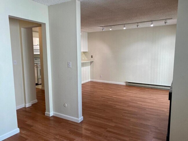 Building Photo - 395 Imperial Way