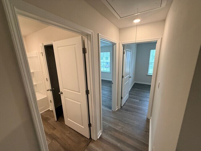 Building Photo - 5167 Hyrule Dr