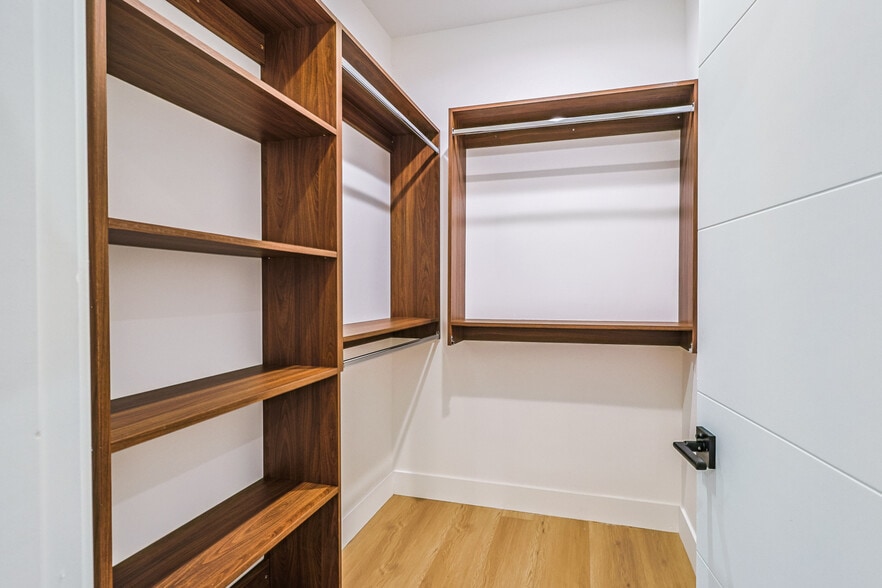 Building Photo - 4848 W 17th St