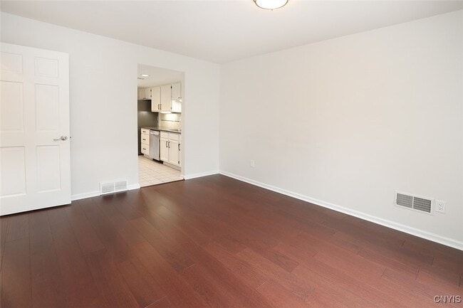 Building Photo - 442 Summerhaven Dr N