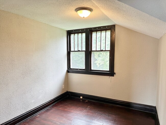 Building Photo - 603 Mill St