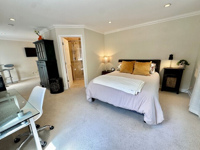 Building Photo - Beautiful San Rafael Home