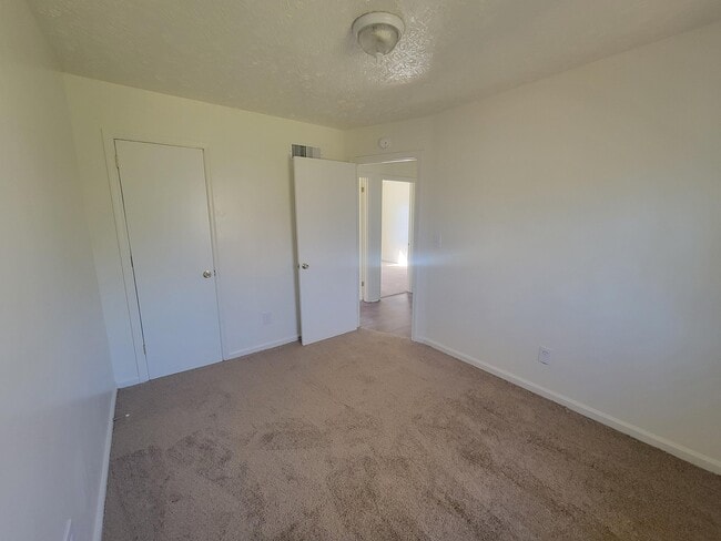 Building Photo - 415 Chapman Ct