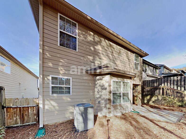 Building Photo - 413 Village Way