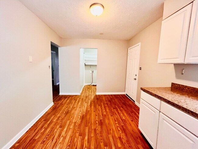 Building Photo - **COMING SOON** Updated 3BR Ranch in Shively Section 8 Accepted