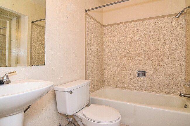 Building Photo - 11473 Jim Ferriell Dr