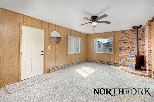 Building Photo - 4-Bedroom Home with Pasture Option in Nampa