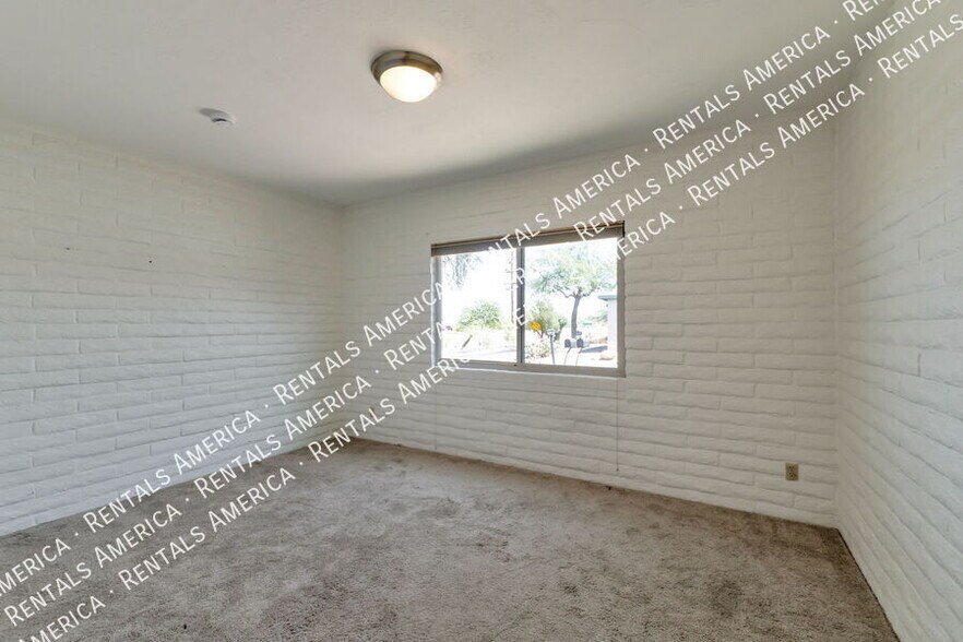 Building Photo - 88 E Cholla Shadows Dr