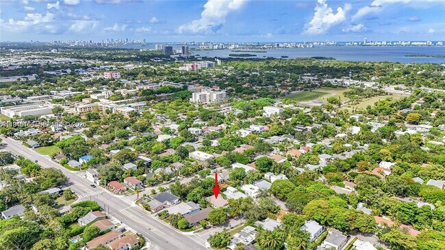 Building Photo - 21 NE 48th St