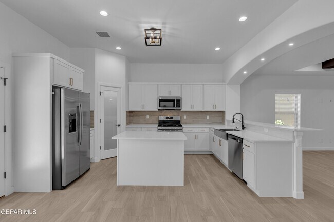 Building Photo - 781 Cedarwood Ave