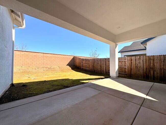 Building Photo - Beautiful 3 Bedroom NEW JMC home for rent in West Roseville!