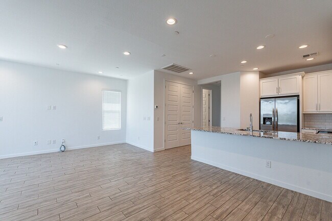 Building Photo - 4641 S Element