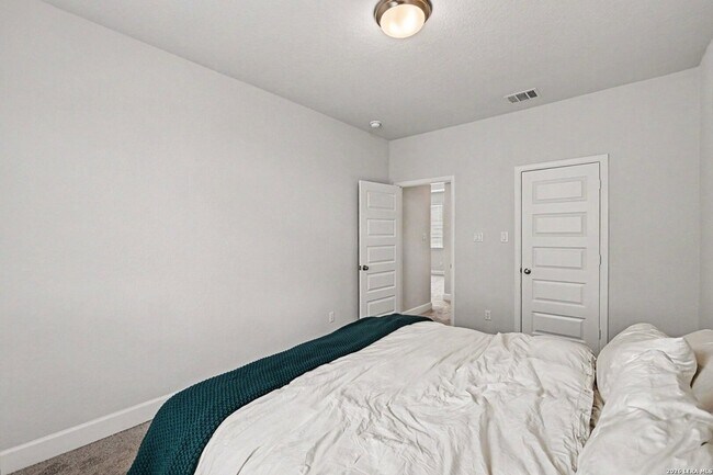 Building Photo - 14422 Hondo Knot