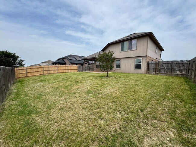 Building Photo - 5207 Bridgewood Dr