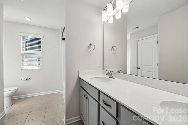 Building Photo - 15618 Little Bluestem St