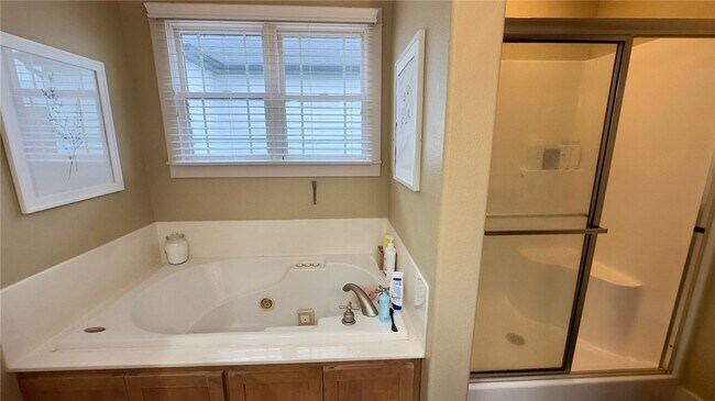 Building Photo - 917 NE Arleta Gardens