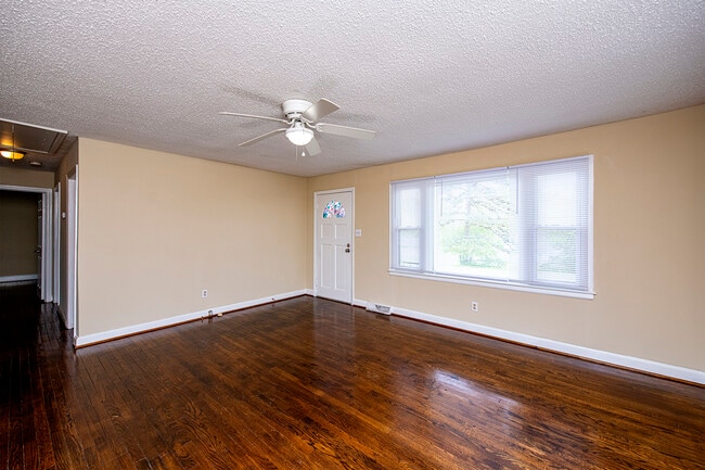 Building Photo - 2711 Springbrook Cir