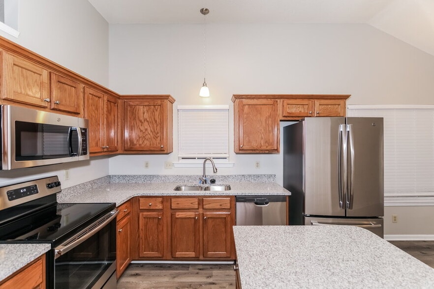 Building Photo - 6887 Seaside Dr