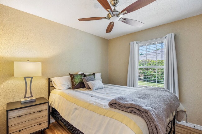 Building Photo - "Coastal Elegance Awaits: Spacious 4-Bed Oasis with $400.00 Off First Full Months Rent!"