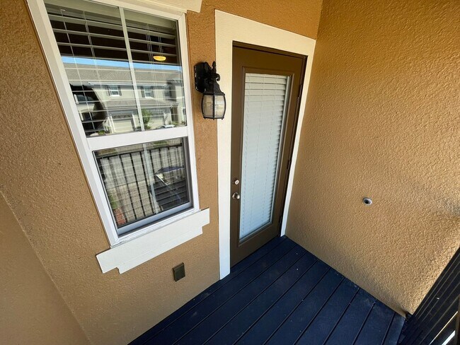 Building Photo - 2 Bedroom, 2.5 Bathroom Townhome in Grande Champions