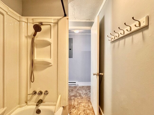 Building Photo - 1506 6th St SE