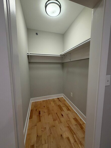 Building Photo - 620 Cumberland St