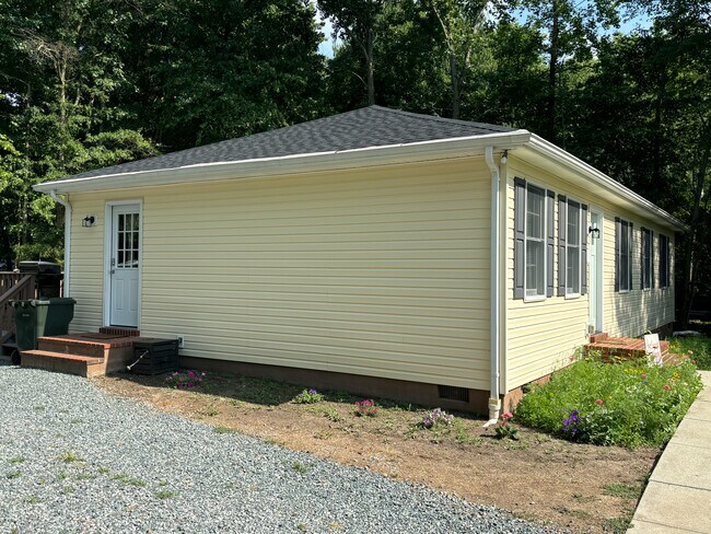 Building Photo - 10355 Bunting Rd