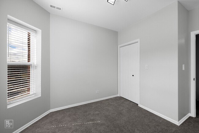 Building Photo - 4750 E Calumet