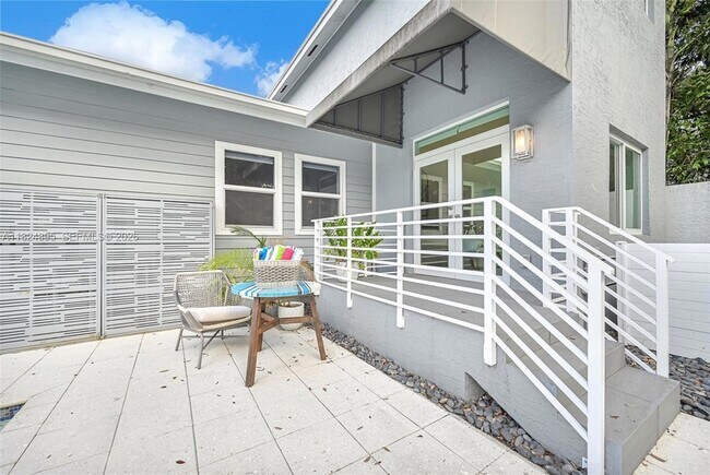 Building Photo - 150 NE 50th St