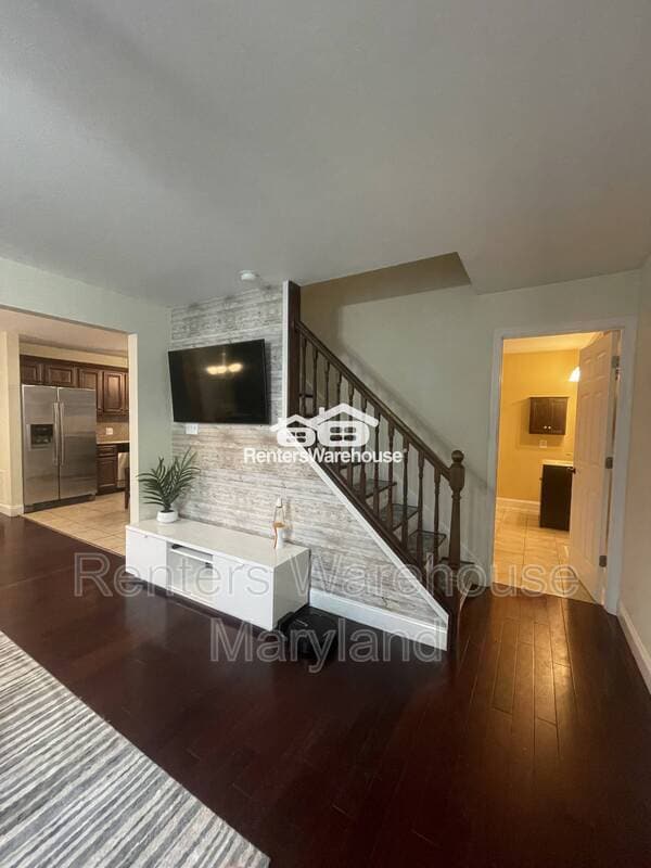 Building Photo - 8203 Watersedge Rd