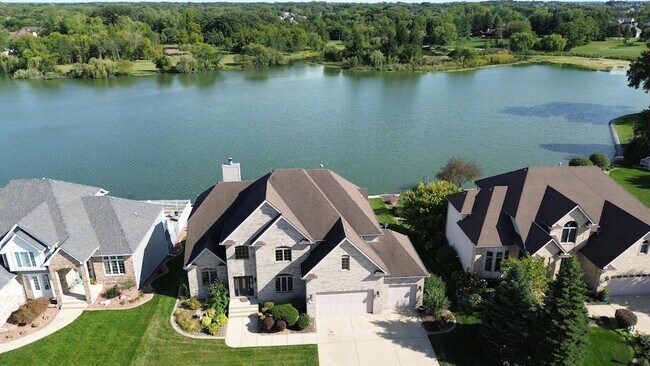Building Photo - 443 Hilbrich Dr