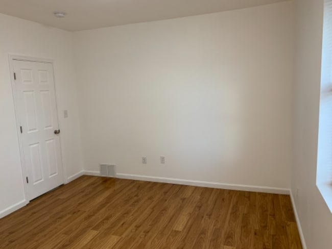 Building Photo - 414 8th St