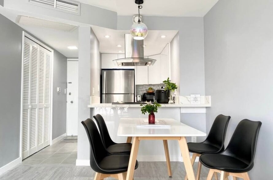 Dinning - 440 Seaside Ave