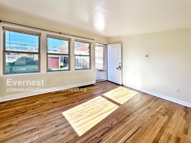 Building Photo - 1322 E Kiowa St