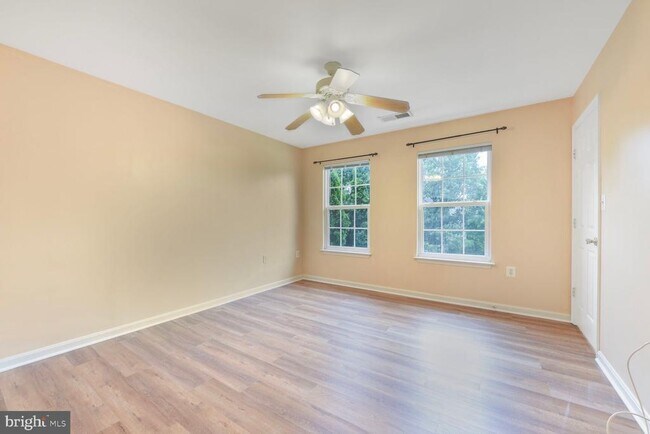 Building Photo - 730 Emerald Hill Dr NE